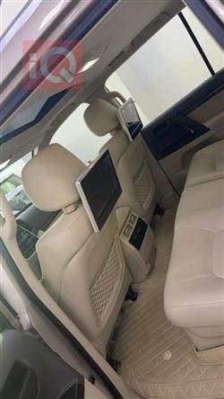 تۆیۆتا لاند کروزەر